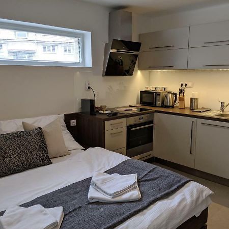 Ap10 - Apartments 4U Brezinova "Overnight Simply" Hradec Králové Dış mekan fotoğraf