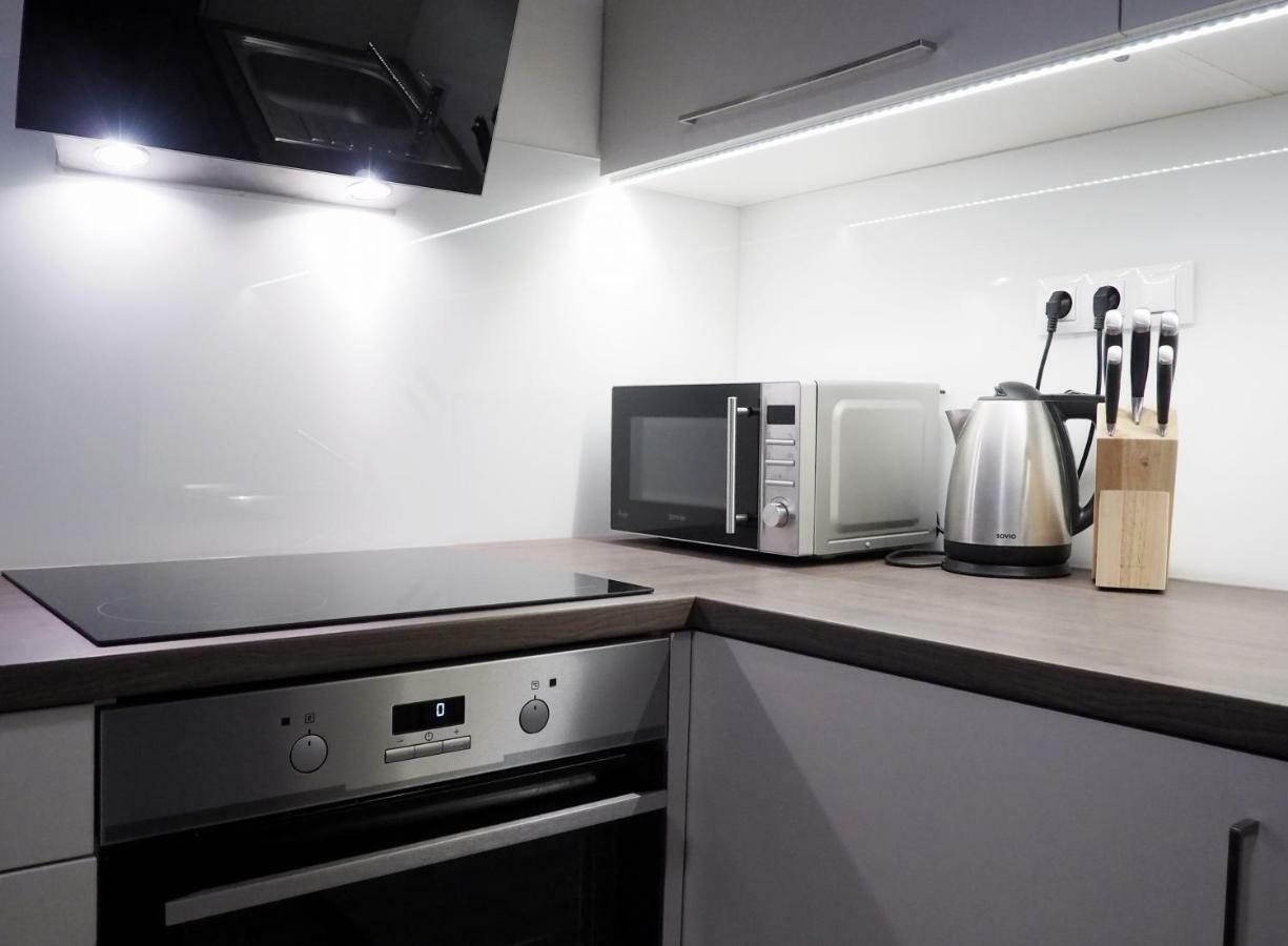 Ap10 - Apartments 4U Brezinova "Overnight Simply" Hradec Králové Dış mekan fotoğraf