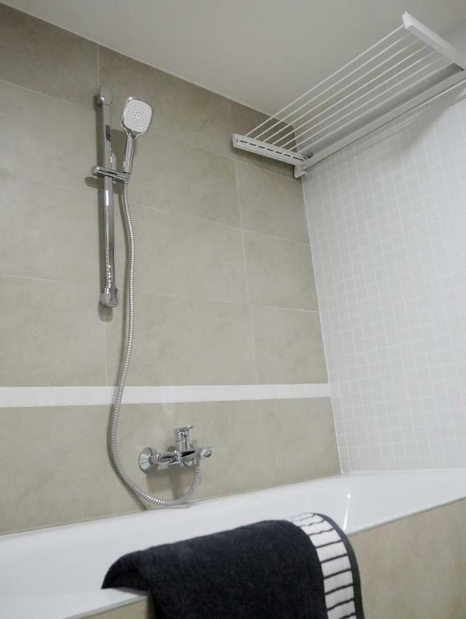 Ap10 - Apartments 4U Brezinova "Overnight Simply" Hradec Králové Dış mekan fotoğraf