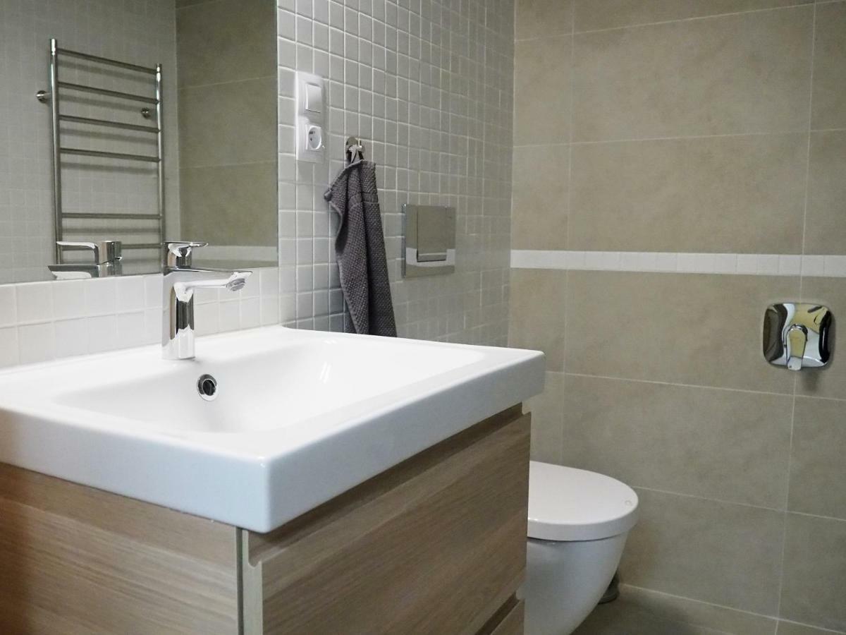 Ap10 - Apartments 4U Brezinova "Overnight Simply" Hradec Králové Dış mekan fotoğraf