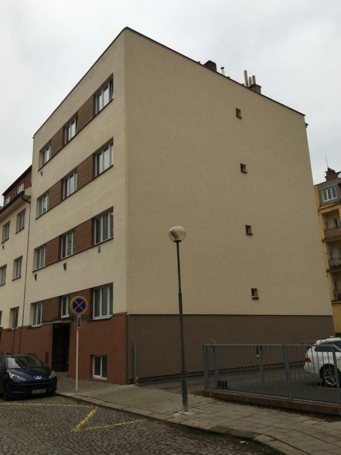 Ap10 - Apartments 4U Brezinova "Overnight Simply" Hradec Králové Dış mekan fotoğraf