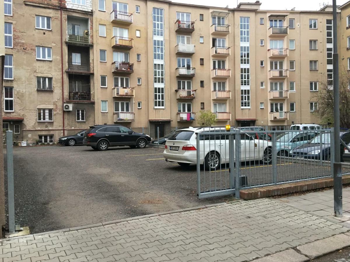 Ap10 - Apartments 4U Brezinova "Overnight Simply" Hradec Králové Dış mekan fotoğraf