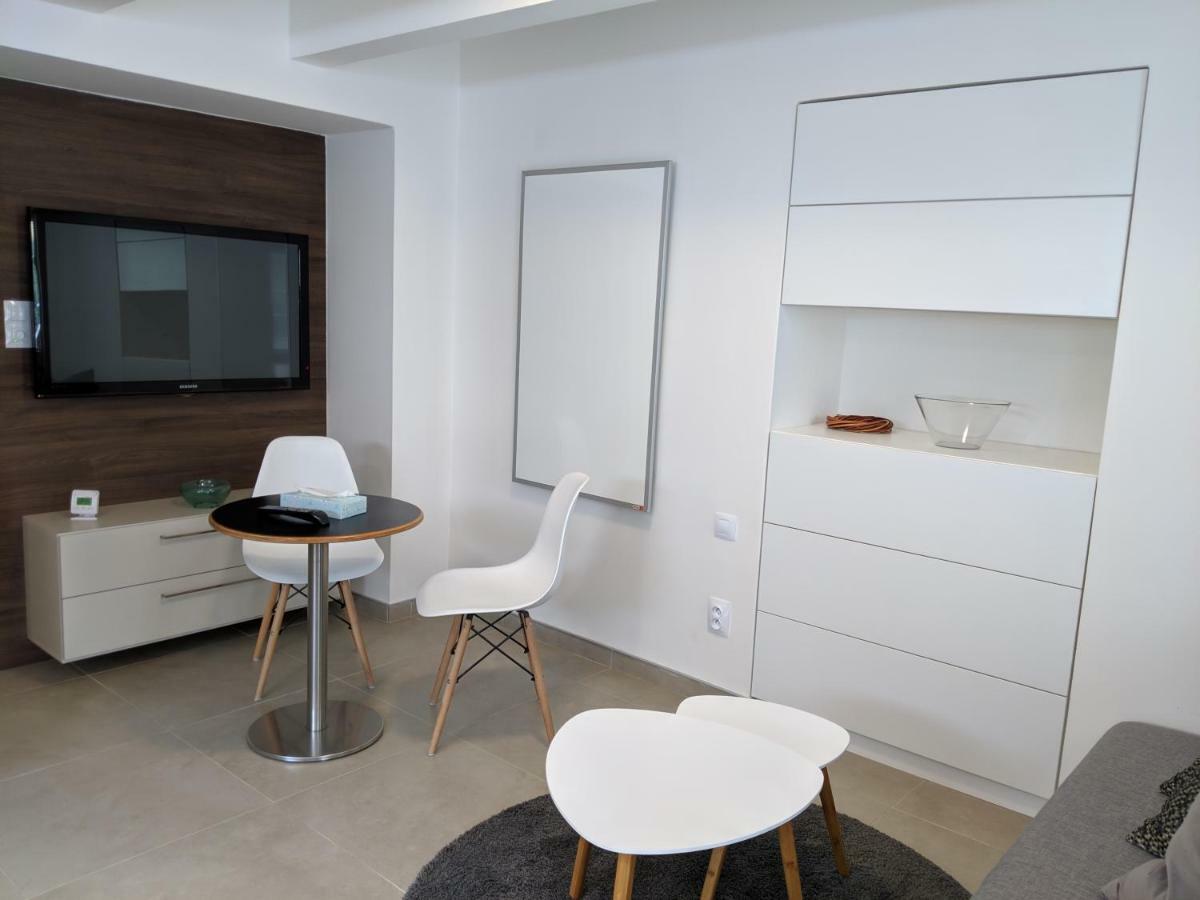 Ap10 - Apartments 4U Brezinova "Overnight Simply" Hradec Králové Dış mekan fotoğraf