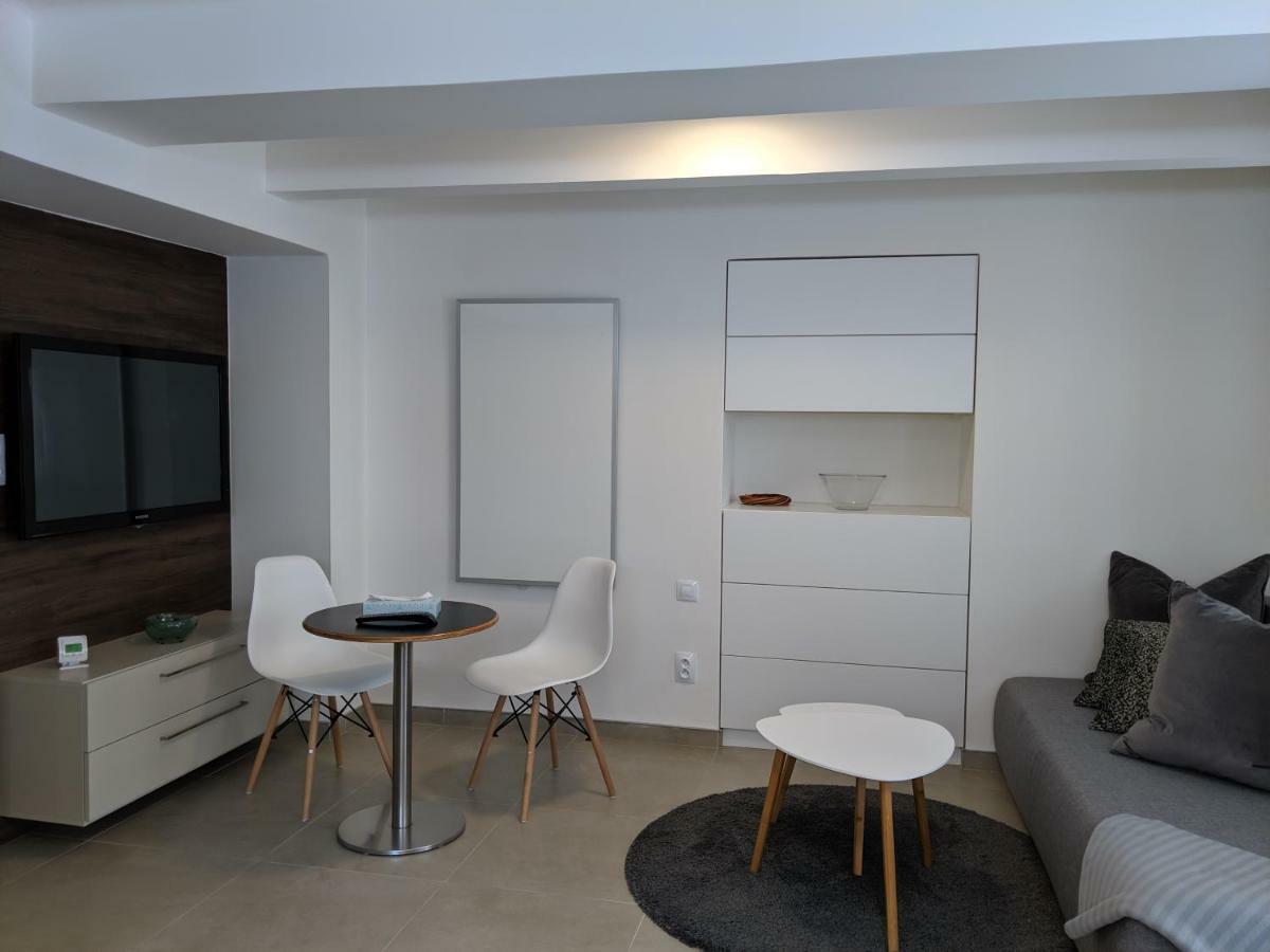 Ap10 - Apartments 4U Brezinova "Overnight Simply" Hradec Králové Dış mekan fotoğraf