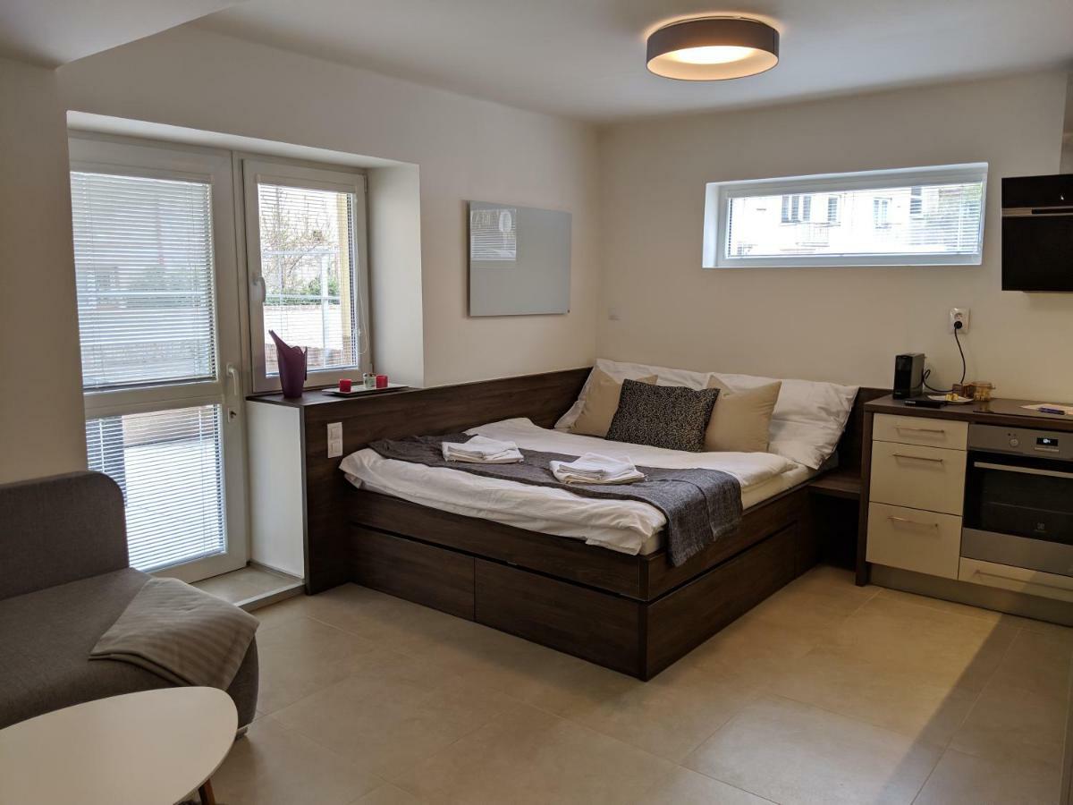 Ap10 - Apartments 4U Brezinova "Overnight Simply" Hradec Králové Dış mekan fotoğraf