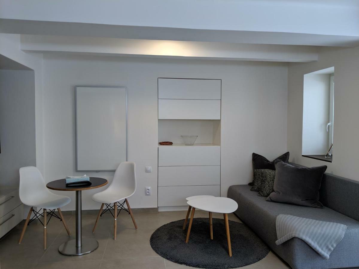 Ap10 - Apartments 4U Brezinova "Overnight Simply" Hradec Králové Dış mekan fotoğraf