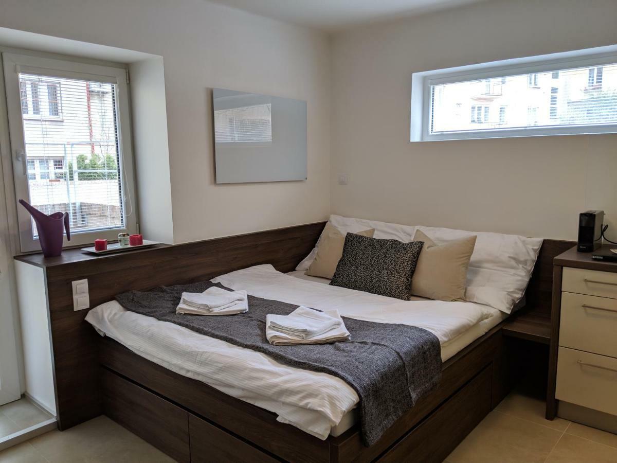 Ap10 - Apartments 4U Brezinova "Overnight Simply" Hradec Králové Dış mekan fotoğraf